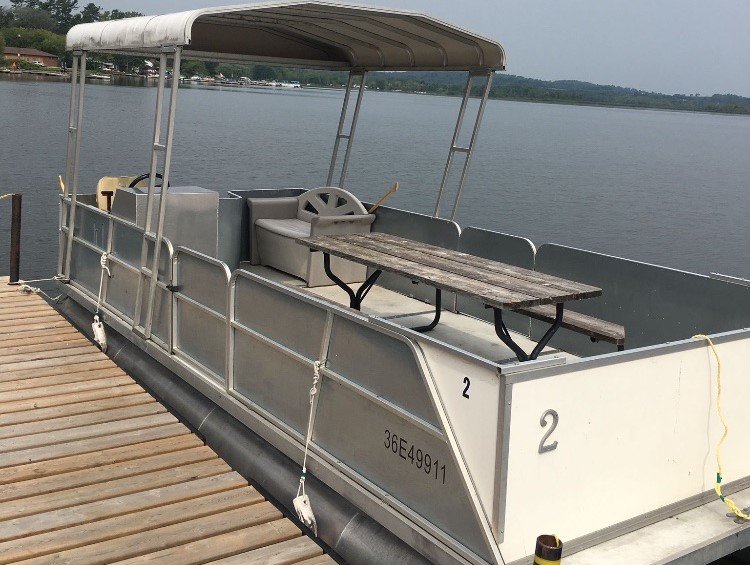 20 ft pontoon boat
